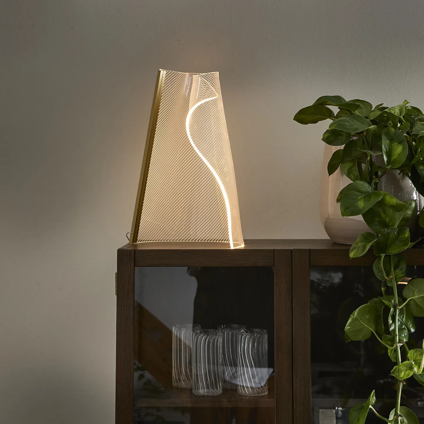 Curtsy Bordlampe 30 x 45 x 17 cm
