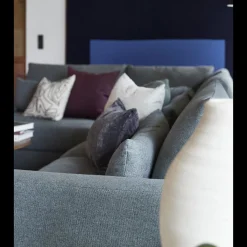 Halmstad venstrevendt hjørnesofa med pufafslutning