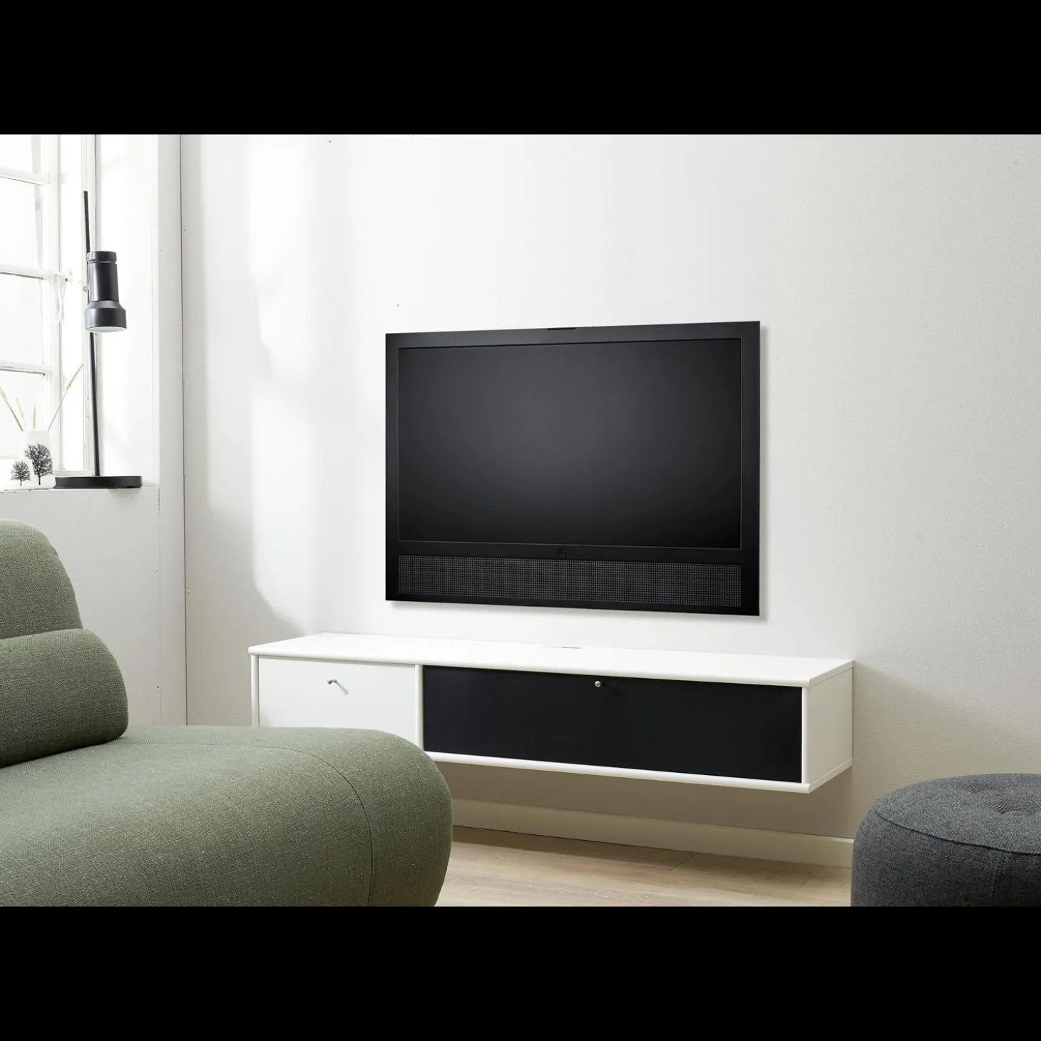 Mistral AV TV-møbel med 1 låge + 1 klap hvid/sort