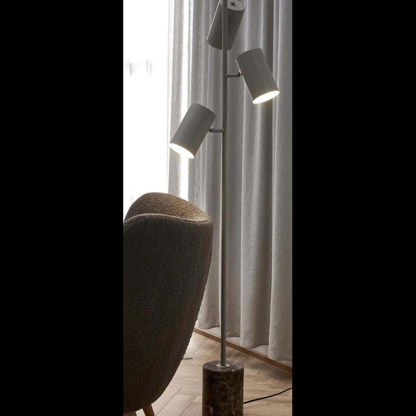 Pablo Gulvlampe 154 x 15 cm