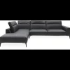 Volanti venstrevendt sofa med pufafslutning