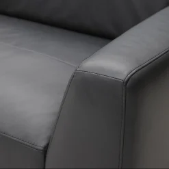 Volanti venstrevendt sofa med pufafslutning